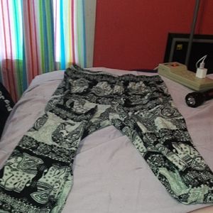 Indie black and white elephant printed leggings